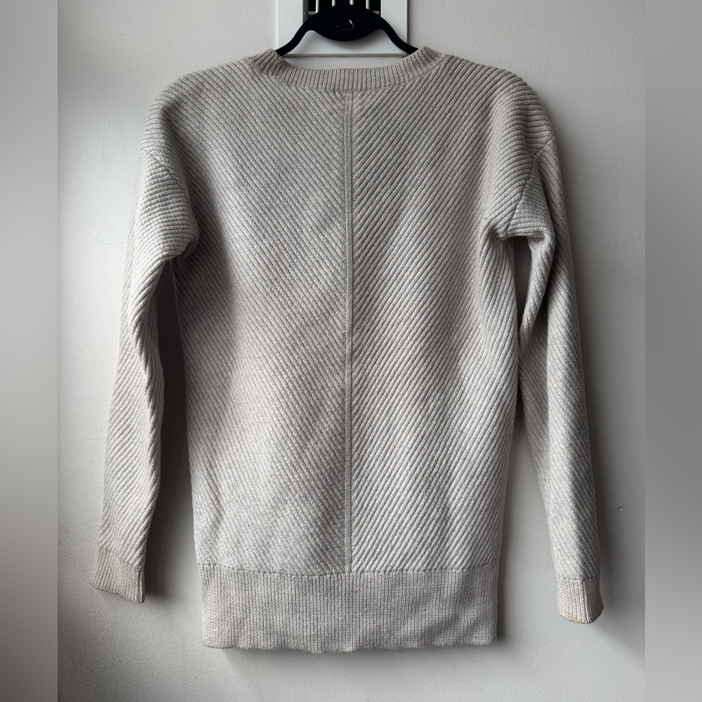 Aritzia 100% Merino Wool Wilfred Free "Isabelli" Sweater XS - Picture 10 of 13
